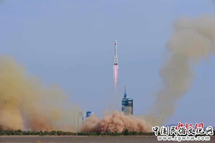 外媒热议神十六成功发射:中国加速推进“航天强国梦”|世界观